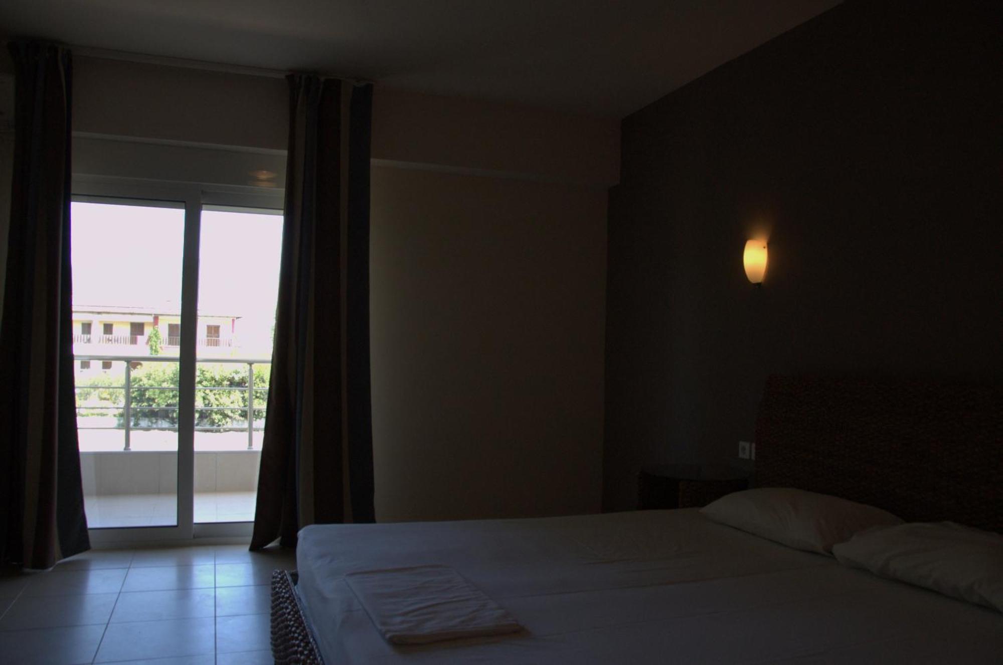 Hotel Sarti Beach Екстер'єр фото